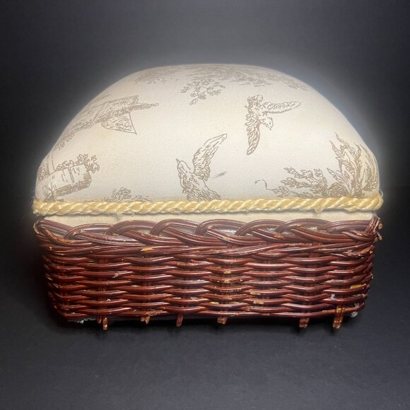 Vintage Woven Wicker & Fabric French Country Scene Trinket Storage Box w/ Tassel - Picture 6 of 10